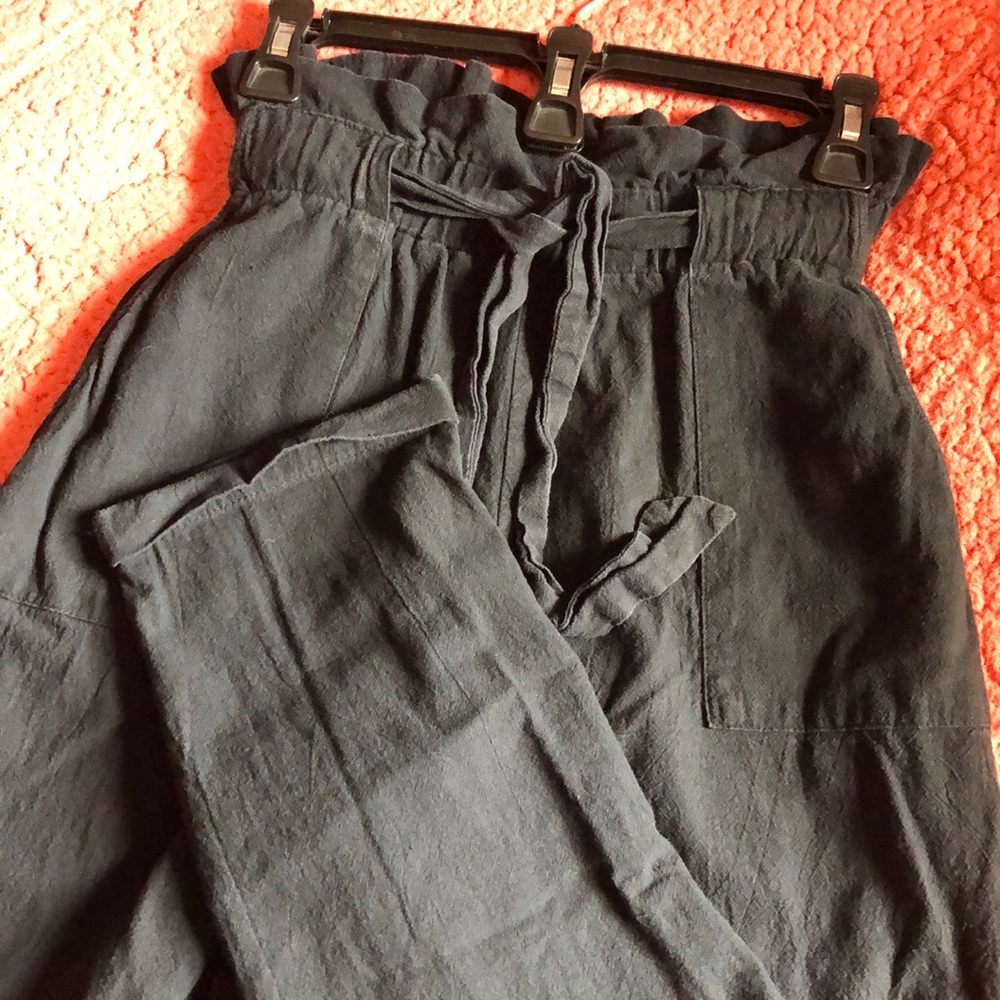 Kendall and Kylie charcoal/black paper bag pants